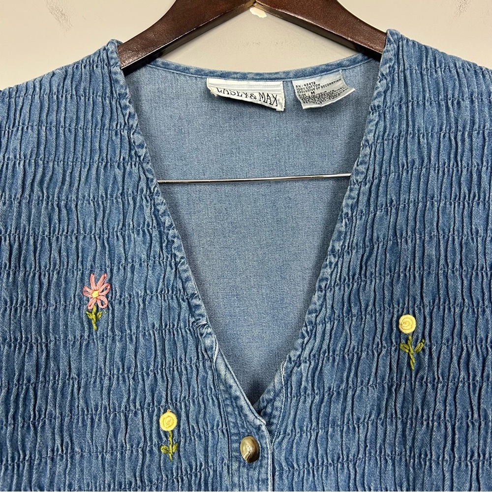 Vintage Embroidered Denim Vest Top Women’s Size M Smocked Boho 80’s 100% Cotton - Picture 2 of 6